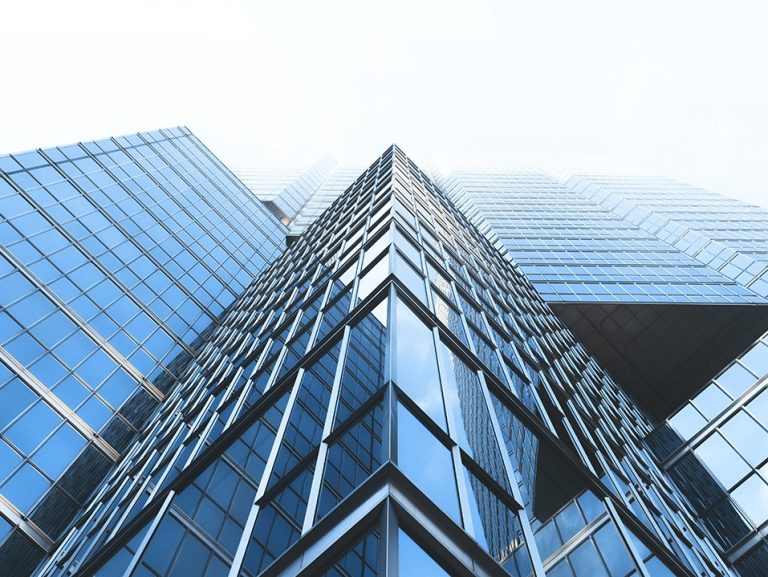 Foncières cotées (SIIC)&nbsp;: le guide pour investir dans l&rsquo;immobilier en bourse
